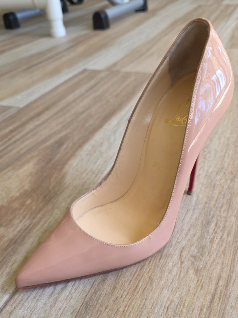 Christian Louboutin So-Kate Nude Patent Leather Pumps. Eur. 37